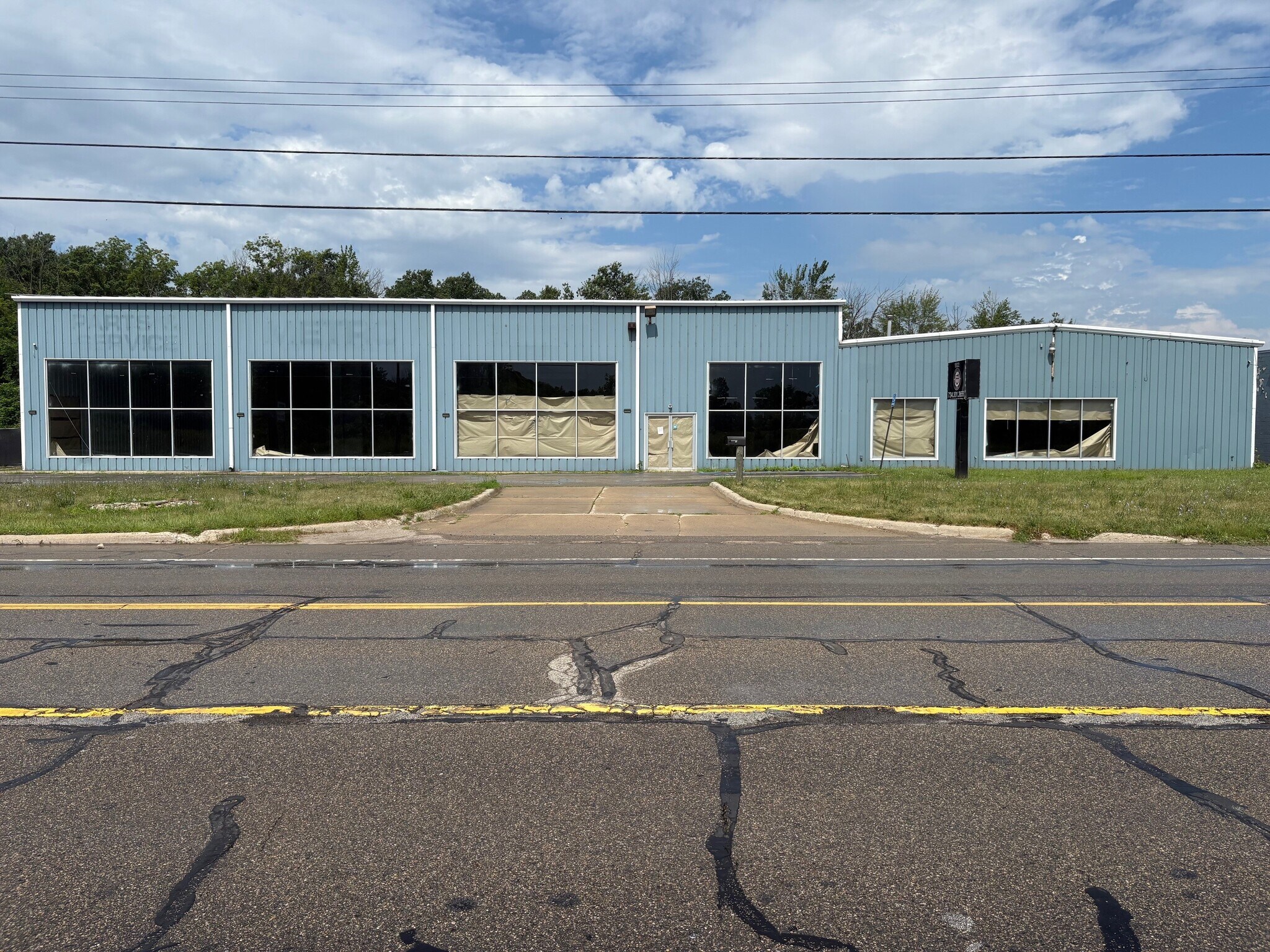 5522 W Jefferson Ave, Trenton, MI à louer Photo de l’immeuble– Image 1 sur 8