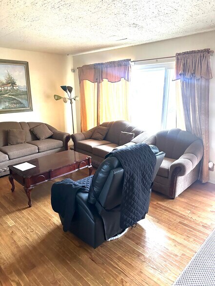 1092 Mitchell Way, El Sobrante, CA à vendre - Photo de l’immeuble – Image 2 sur 11