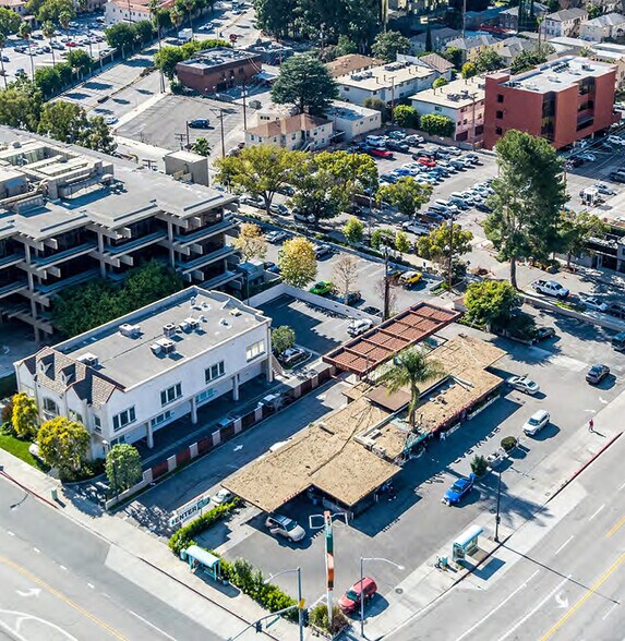 3700 W Riverside Dr, Burbank, CA à vendre - Photo de l’immeuble – Image 3 sur 12
