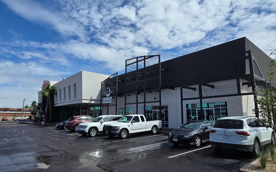 5700 N Mesa Dr, El Paso, TX à louer - Photo de l’immeuble – Image 3 sur 18