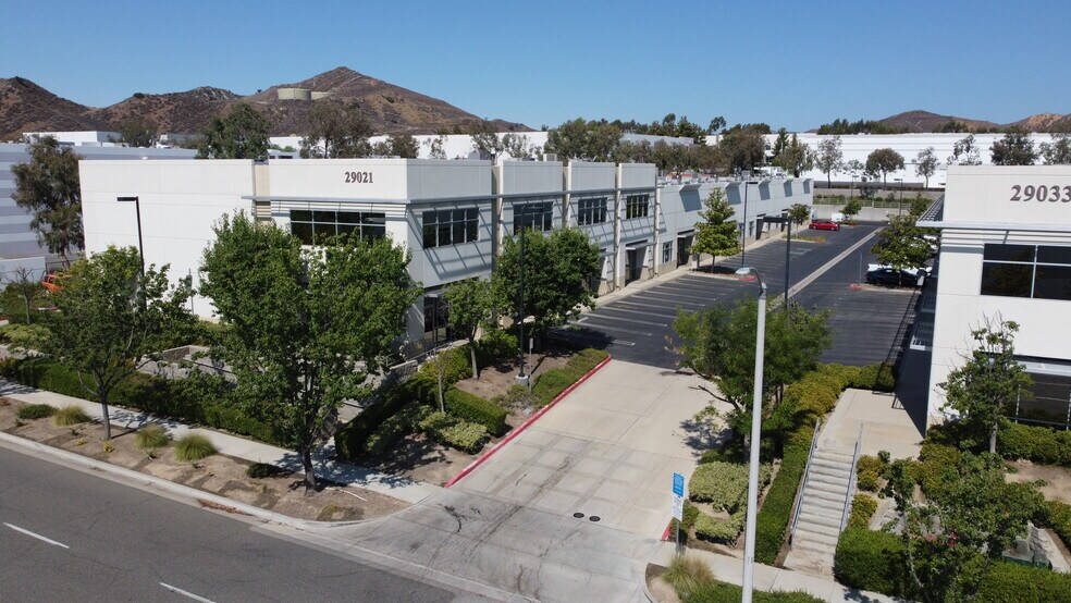 29021 Avenue Sherman, Valencia, CA à louer - Photo de l’immeuble – Image 3 sur 9