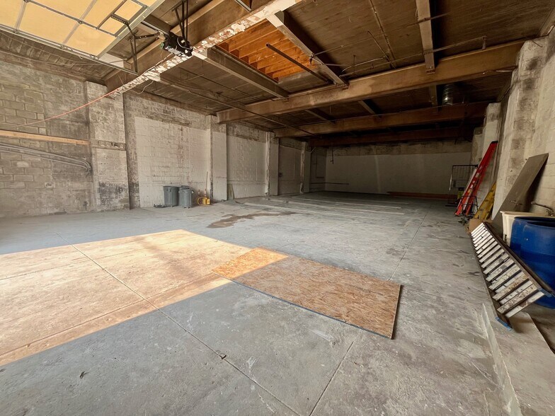 461 Douglas Ave, Providence, RI à vendre - Photo de l’immeuble – Image 2 sur 7