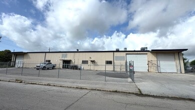 1222 Chulie Dr, San Antonio, TX à louer Photo de l’immeuble– Image 1 sur 5