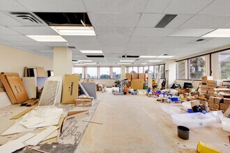 700 Dorval Dr, Oakville, ON à louer Photo intérieure– Image 2 sur 9