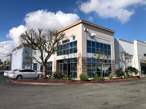 9220-9268 1/2 Hall Rd, Downey, CA à louer Photo intérieure– Image 2 sur 10