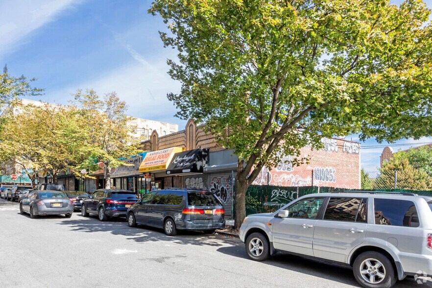 2050-2066 Wallace Ave, Bronx, NY à louer - Photo de l’immeuble – Image 2 sur 4