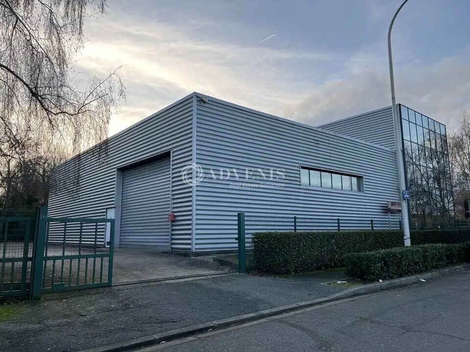 Local d'activités dans Élancourt à vendre Photo de l’immeuble– Image 1 sur 6