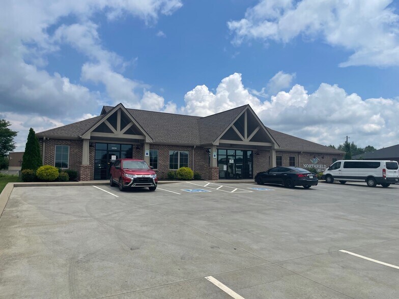 3929 Lamar Dr, Clarksville, TN à louer - Photo de l’immeuble – Image 3 sur 9
