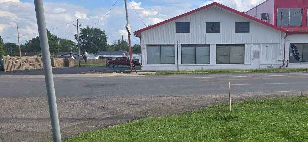 3905 Sullivant Ave, Columbus, OH à louer - Photo de l’immeuble – Image 1 sur 14