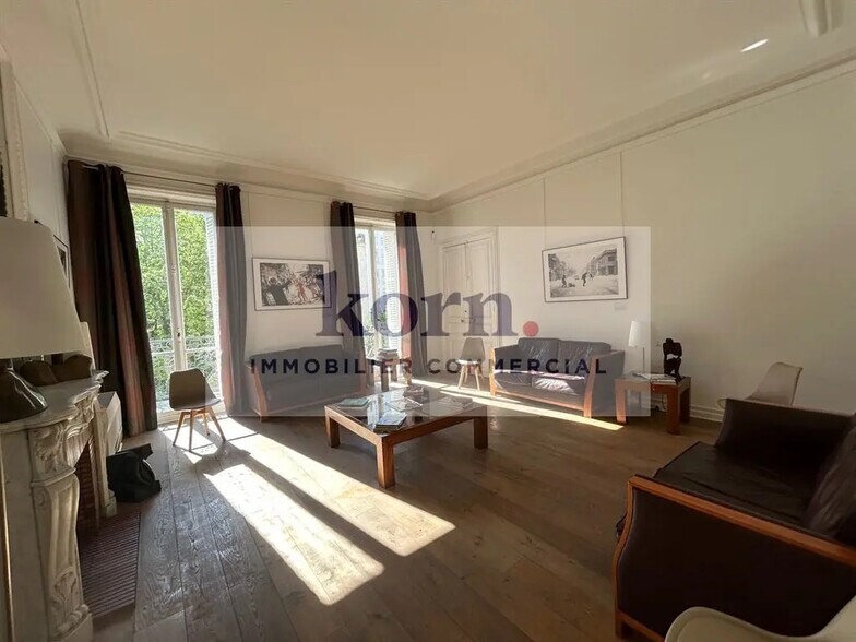 Local commercial dans Paris à louer - Photo de l’immeuble – Image 1 sur 9
