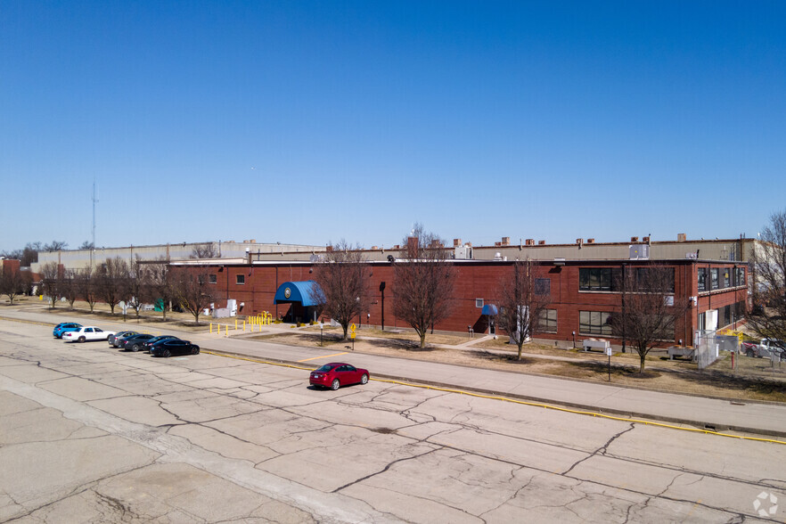 160 Rochester Dr, Louisville, KY à louer - Photo de l’immeuble – Image 1 sur 9