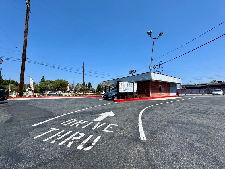 14362 Telegraph Rd, Whittier, CA à louer - Photo de l’immeuble – Image 3 sur 11