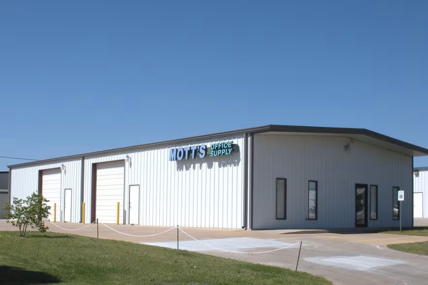 7412 NW 84th St, Oklahoma City, OK à vendre - Photo de l’immeuble – Image 1 sur 6