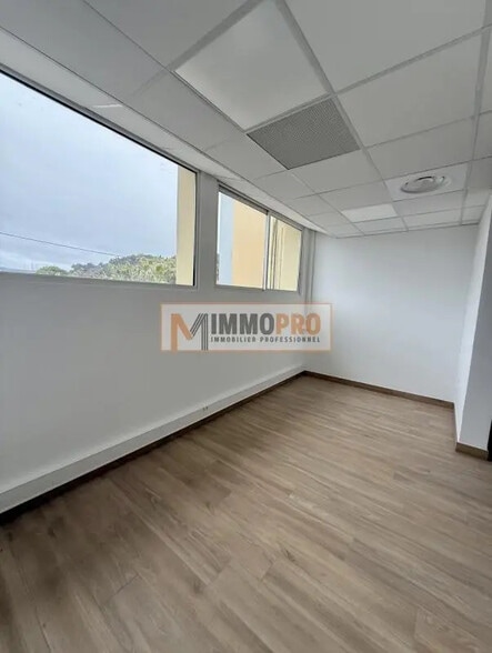 Bureau dans Biot à louer - Photo de l’immeuble – Image 2 sur 6