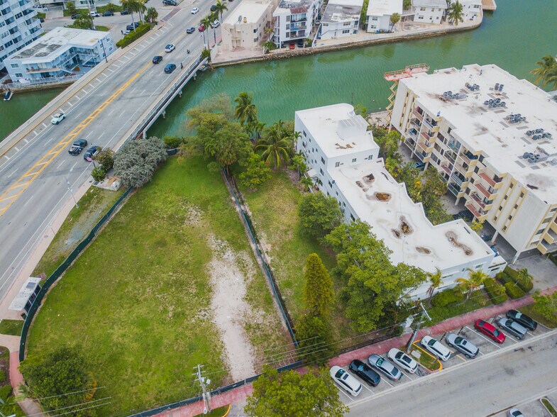 6949 Bay Dr, Miami Beach, FL à vendre - Photo de l’immeuble – Image 1 sur 16