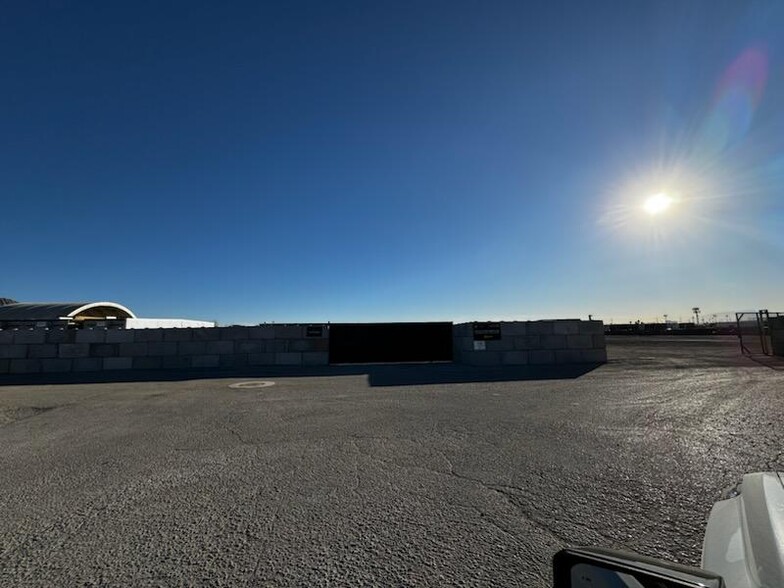 5445 Cecile Ave, Las Vegas, NV à louer - Photo de l’immeuble – Image 2 sur 4