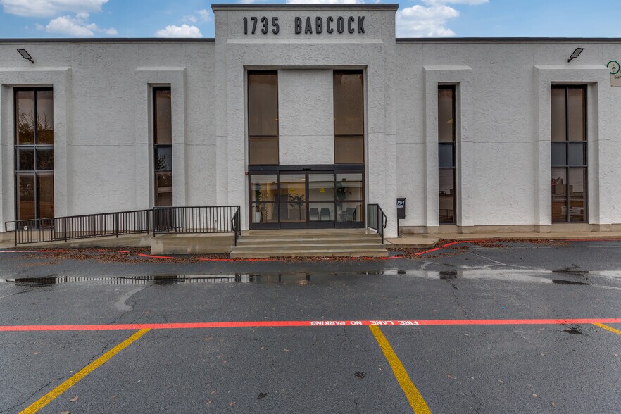 1735 Babcock Rd, San Antonio, TX à louer - Photo principale – Image 1 sur 19