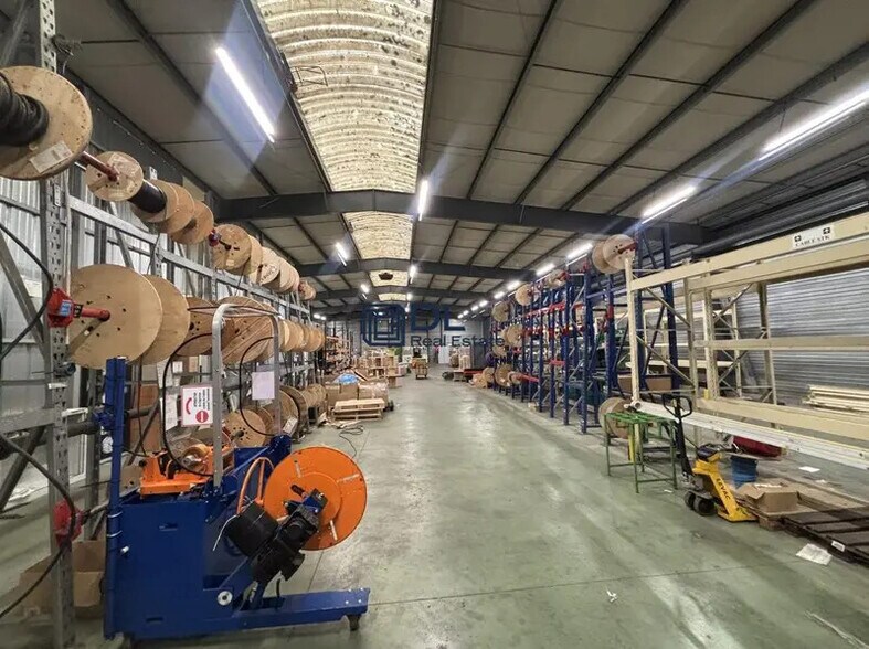 Industriel/Logistique dans Trappes à vendre - Photo intérieure – Image 2 sur 12