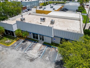 1813 NE 163rd St, North Miami Beach, FL à vendre Photo intérieure– Image 2 sur 16