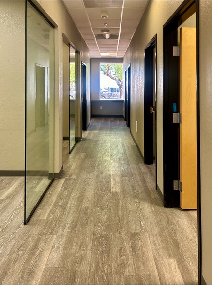 8765 W Kelton Ln, Peoria, AZ à louer - Photo de l’immeuble – Image 3 sur 7