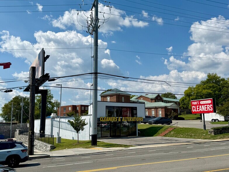 3707 Hillsboro Pike, Nashville, TN à vendre - Photo de l’immeuble – Image 2 sur 14