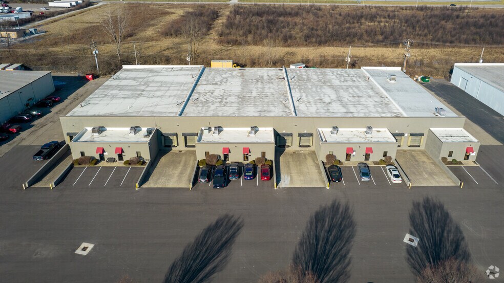 2476-2500 Creekway Dr, Columbus, OH à louer - Photo de l’immeuble – Image 3 sur 7