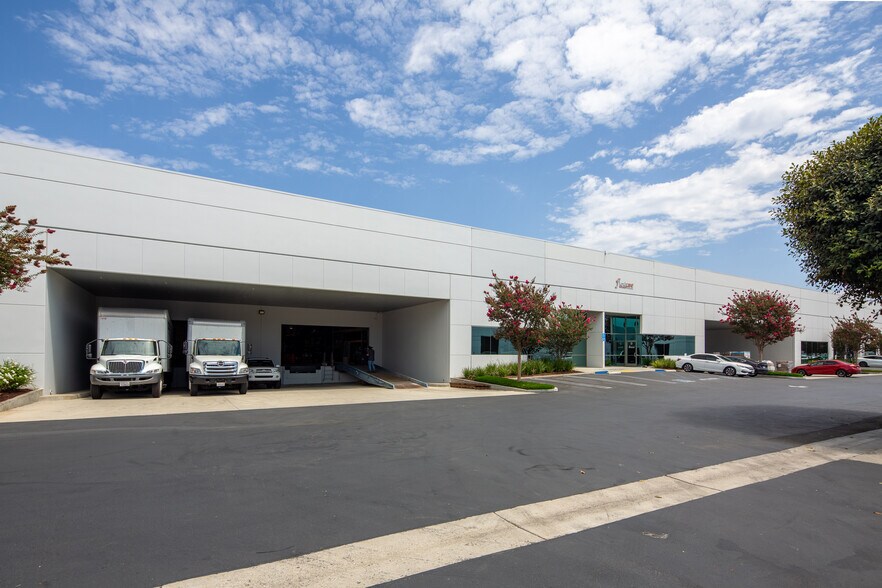 15281 Barranca Pky, Irvine, CA à louer - Photo de l’immeuble – Image 3 sur 9