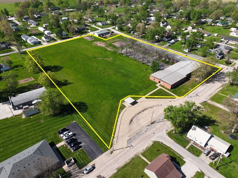 111 W College Ave, Shelbina, MO à vendre - Photo de l’immeuble – Image 1 sur 44