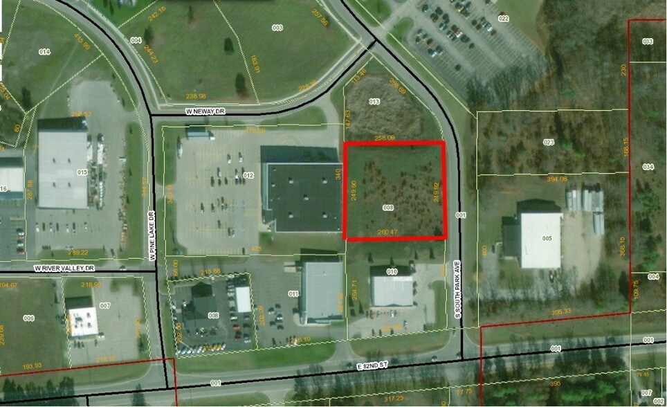 13 W Pine Lake Dr, Newaygo, MI à vendre - Photo de l’immeuble – Image 2 sur 2