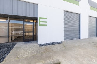 250 S Maple Ave, South San Francisco, CA à louer Photo de l’immeuble– Image 1 sur 9