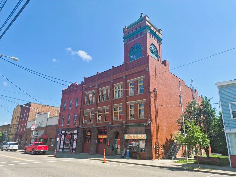 358 Broad St, Waverly, NY à vendre - Photo de l’immeuble – Image 1 sur 5