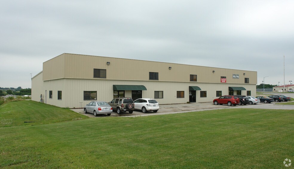 20362 Husker Dr, Gretna, NE à louer - Photo de l’immeuble – Image 2 sur 3