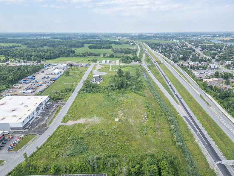5255 Av. Pierre-Dansereau, Salaberry-de-valleyfield, QC à vendre - Photo de l’immeuble – Image 2 sur 10