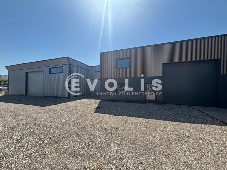 164 Rue De La Garenniere, Mornant à louer - Photo de l’immeuble – Image 3 sur 13