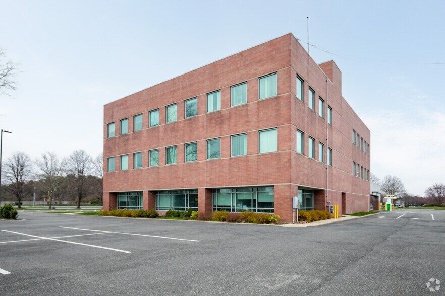 3880 Veterans Memorial Hwy, Bohemia, NY à vendre - Photo de l’immeuble – Image 3 sur 6