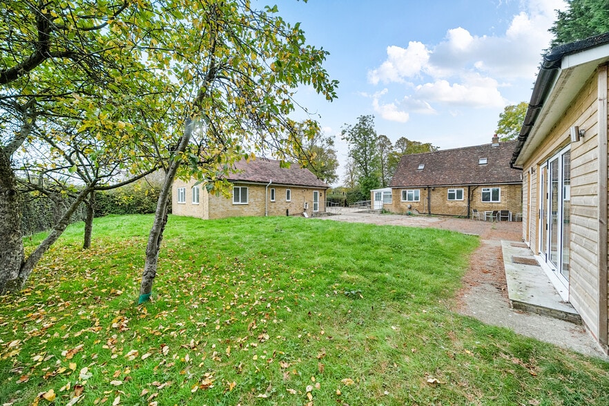 13 Bonehurst Road, Reigate à vendre - Photo de l’immeuble – Image 3 sur 16