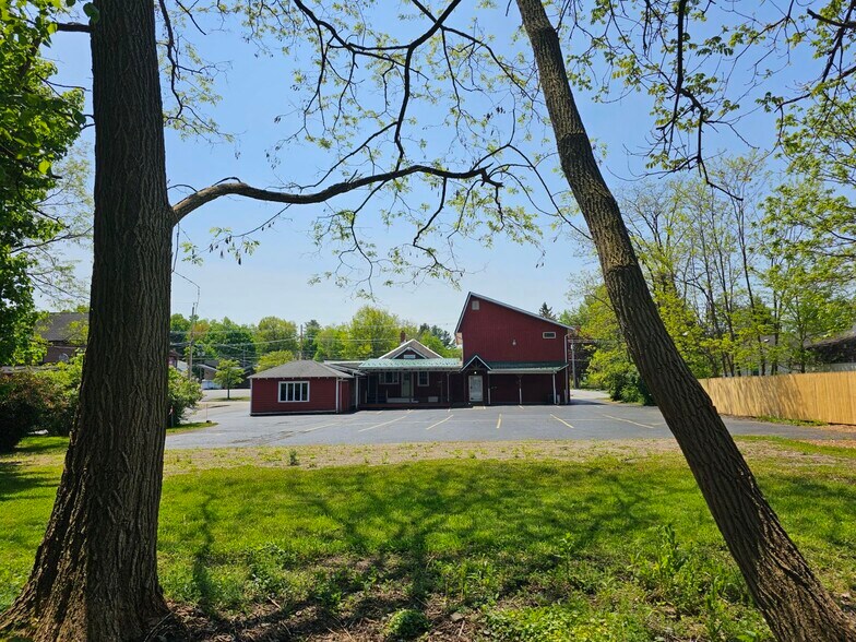 600 Fairmount Ave, Jamestown, NY à louer - Photo de l’immeuble – Image 2 sur 16