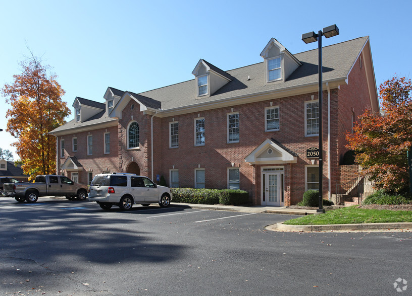 2050 Buford Hwy, Buford, GA à louer - Photo principale – Image 3 sur 29