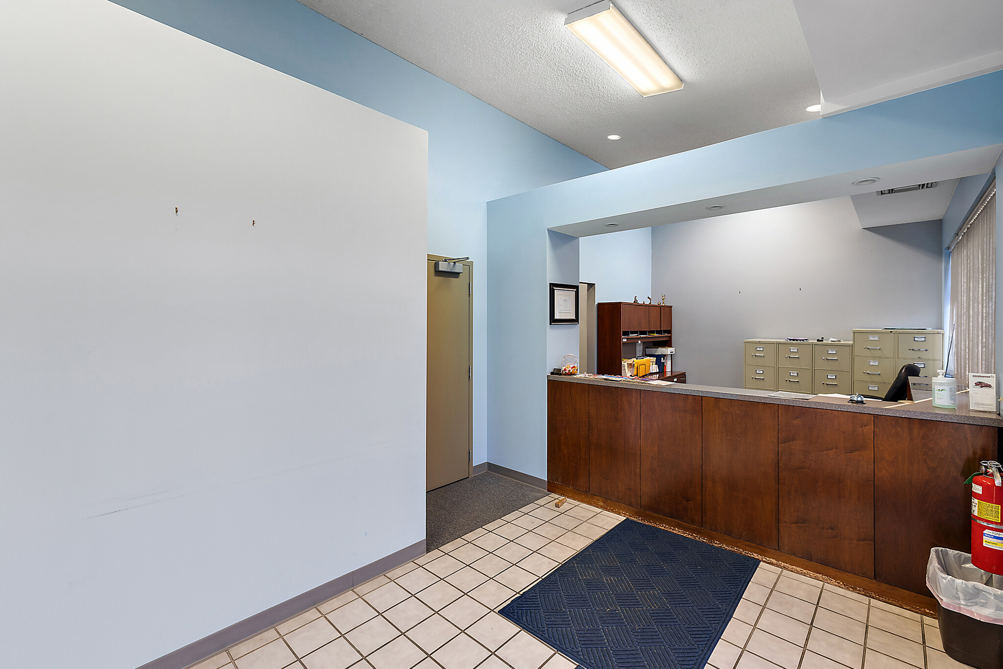 8639-8641 Hall Rd, Utica, MI à louer Photo de l’immeuble– Image 1 sur 4