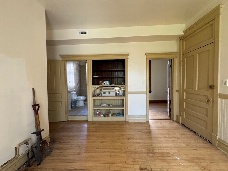 2628 and 2744 S Millard portefeuille de 2 biens à vendre sur LoopNet.fr - Photo de l’immeuble – Image 3 sur 4