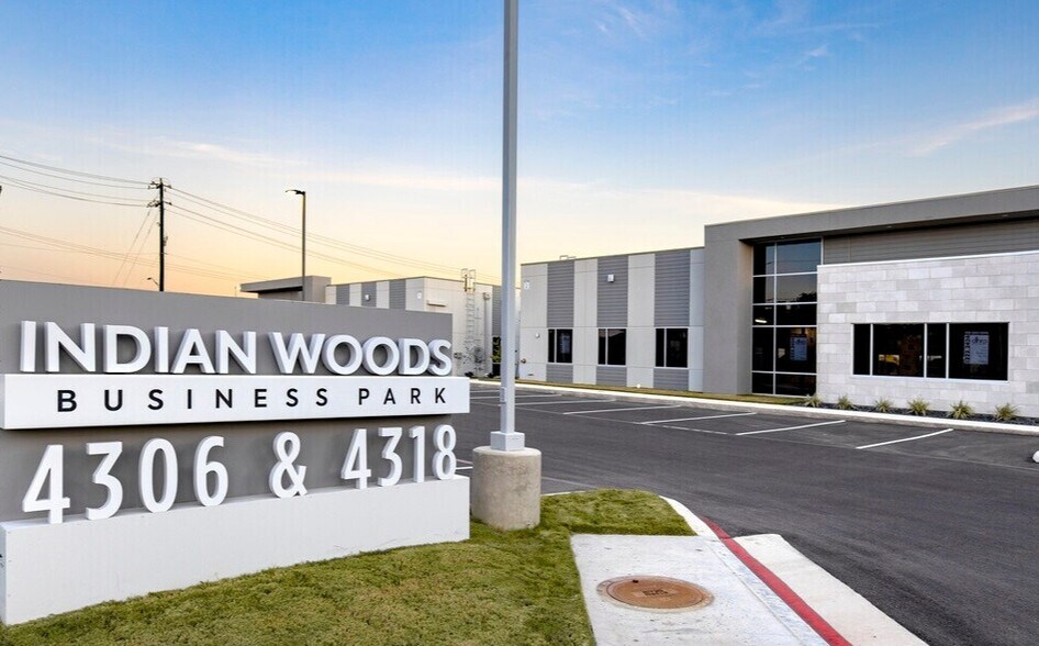 4318 De Zavala Rd, San Antonio, TX à louer - Photo de l’immeuble – Image 1 sur 28