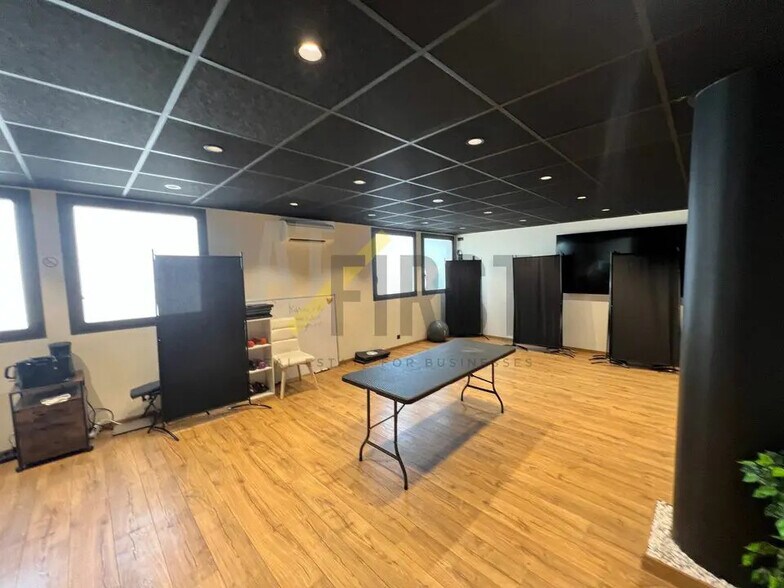 Bureau dans Antibes à louer - Photo de l’immeuble – Image 2 sur 8