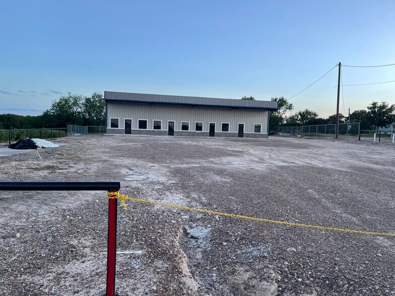 938 E Expressway 83, Sullivan City, TX à louer - Photo principale – Image 1 sur 1