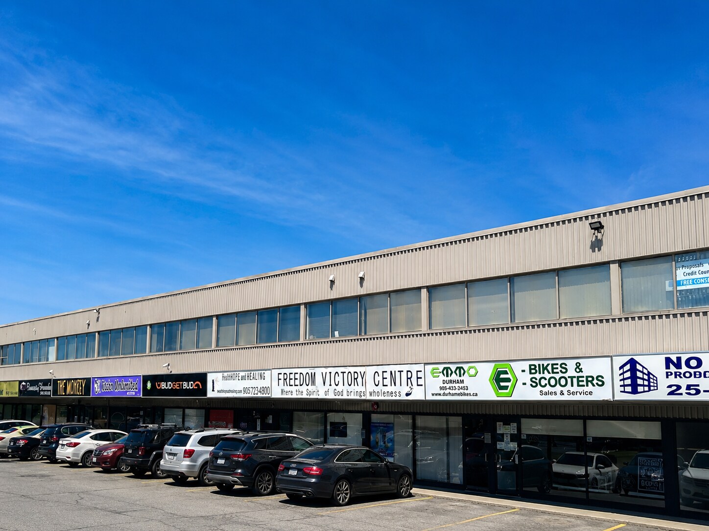 640-650 King St E, Oshawa, ON à louer Photo principale– Image 1 sur 9