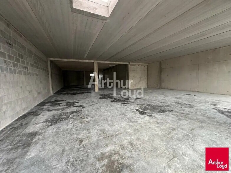 Local d’activités dans La Mézière à louer - Photo intérieure – Image 3 sur 6