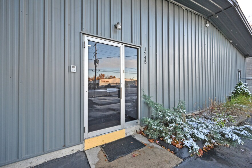 1245 Tennessee Ave, Cincinnati, OH à vendre - Photo de l’immeuble – Image 2 sur 19