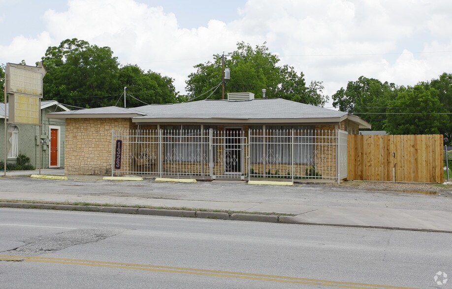 1323 Basse Rd, San Antonio, TX à vendre - Photo de l’immeuble – Image 1 sur 3
