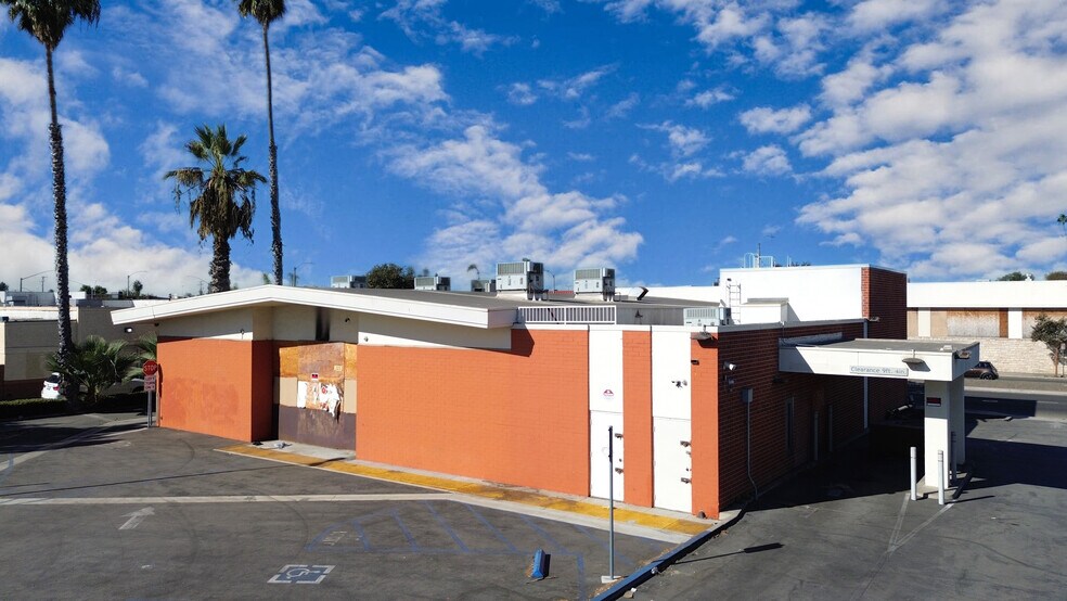 10010 Paramount Blvd, Downey, CA à louer - Photo de l’immeuble – Image 3 sur 8