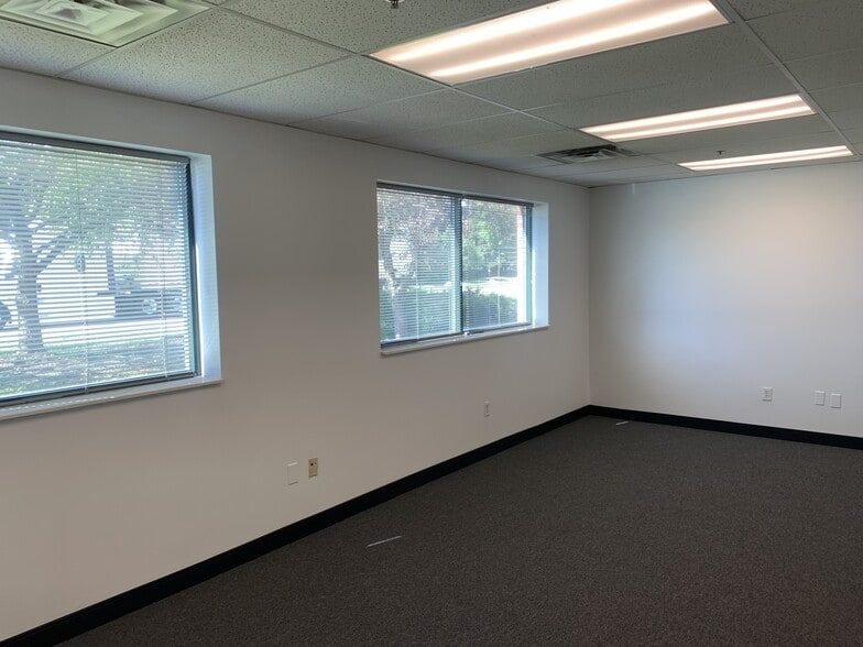 41158 Koppernick Rd, Canton, MI à louer - Photo intérieure – Image 3 sur 11