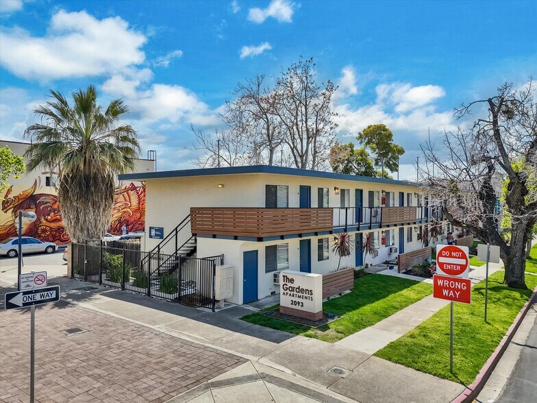 2093 Mount Diablo St, Concord, CA à vendre - Photo de l’immeuble – Image 2 sur 17